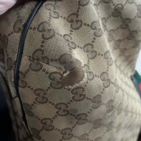 Gucci hobo bag is worn in all four corners otherwise purse is in good condition. - Picture 6 of 13